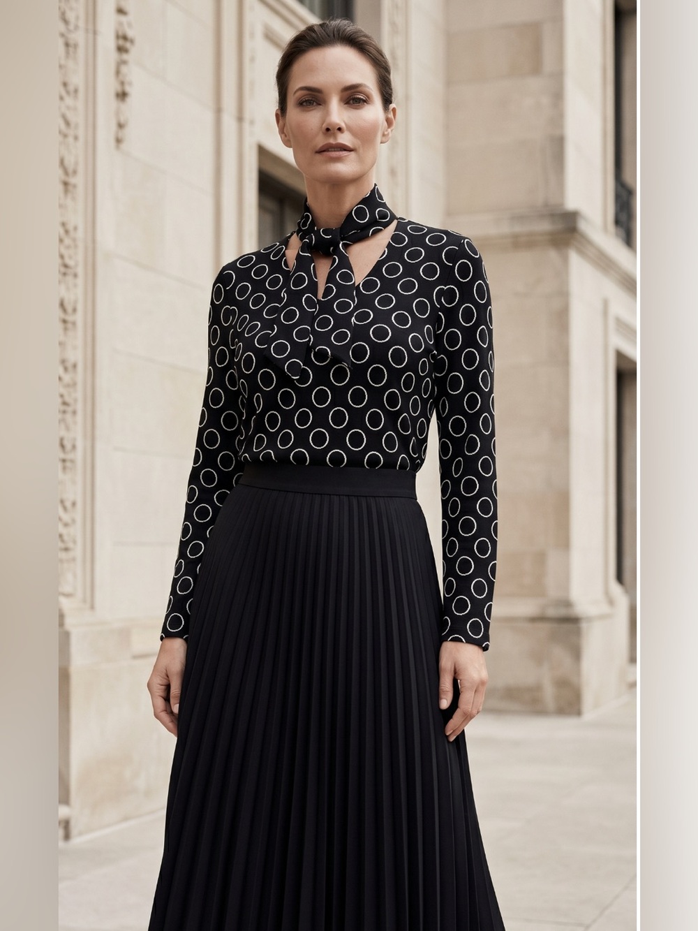 St John collection black/white v neck sweater top.